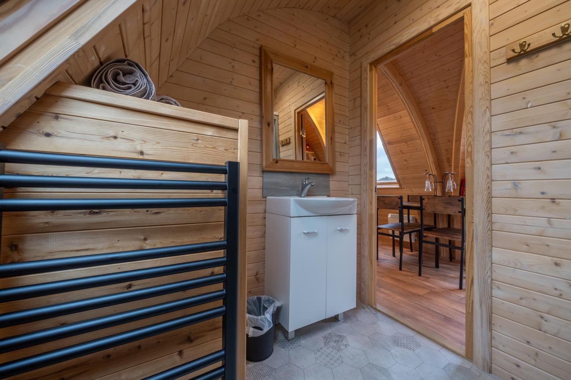 Borrett Escapes - Luxury Pods Lodge *